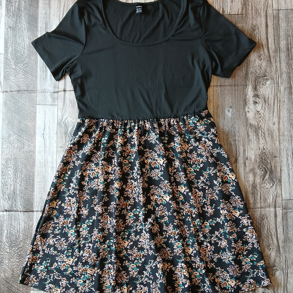 SHEIN Black Floral Dress Size XL